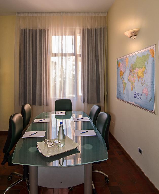 Hotel Gabrini Marina di Massa Ngoại thất bức ảnh