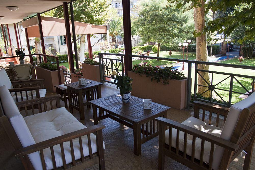 Hotel Gabrini Marina di Massa Ngoại thất bức ảnh