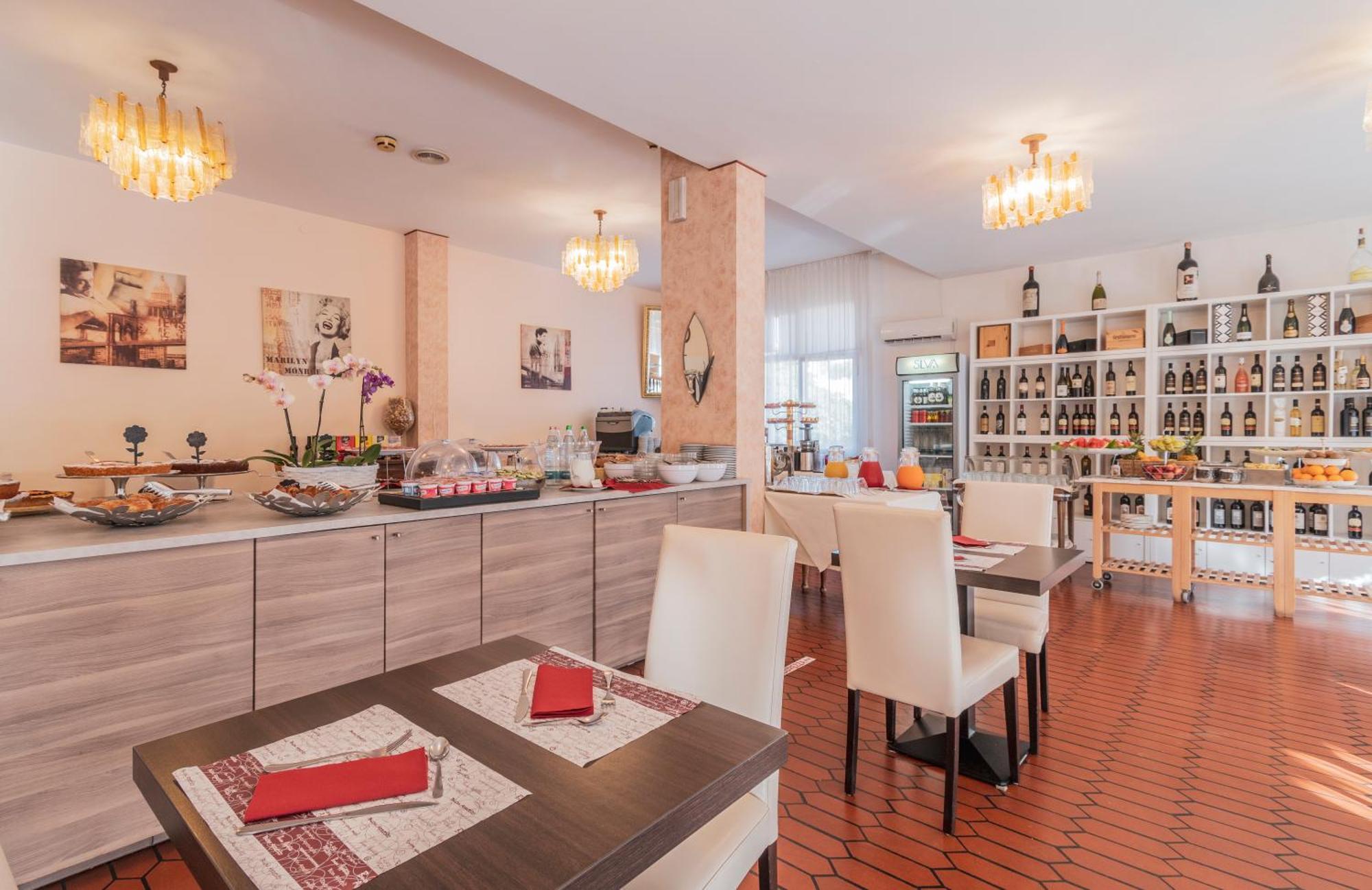 Hotel Gabrini Marina di Massa Ngoại thất bức ảnh