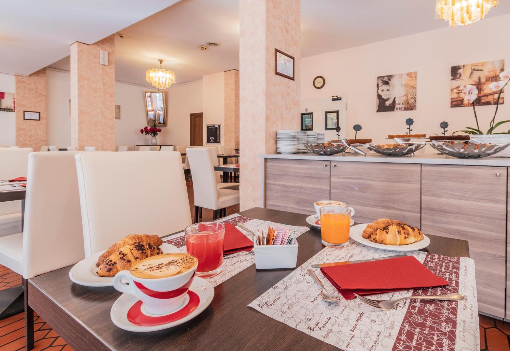Hotel Gabrini Marina di Massa Ngoại thất bức ảnh