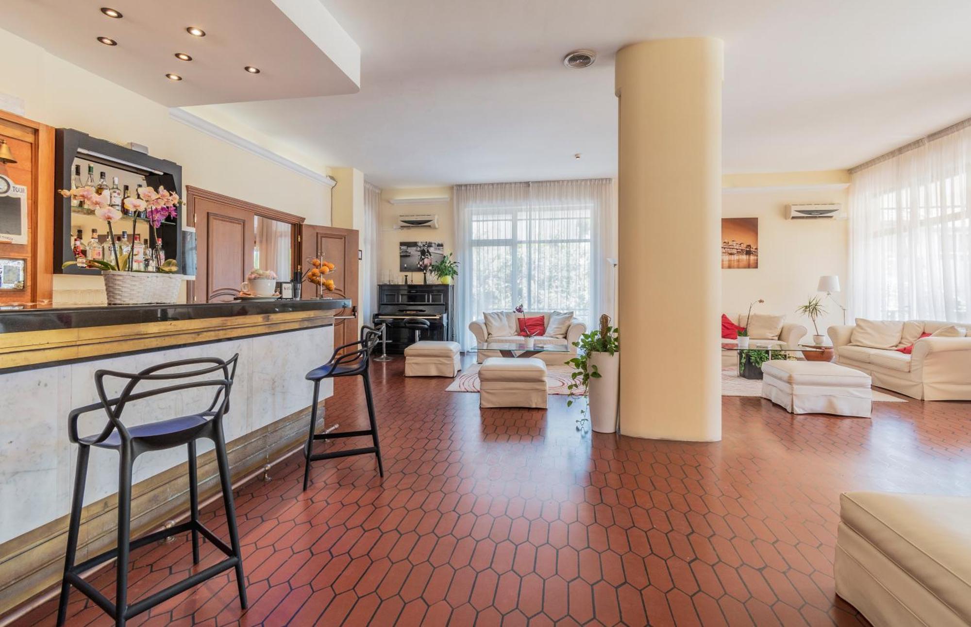 Hotel Gabrini Marina di Massa Ngoại thất bức ảnh