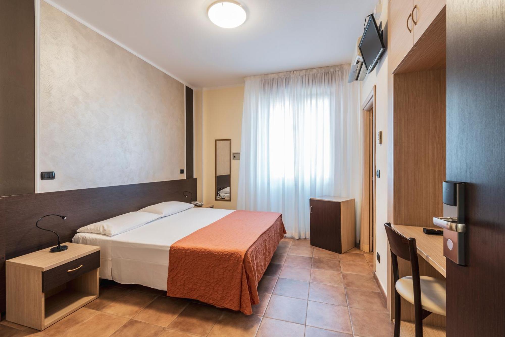 Hotel Gabrini Marina di Massa Ngoại thất bức ảnh