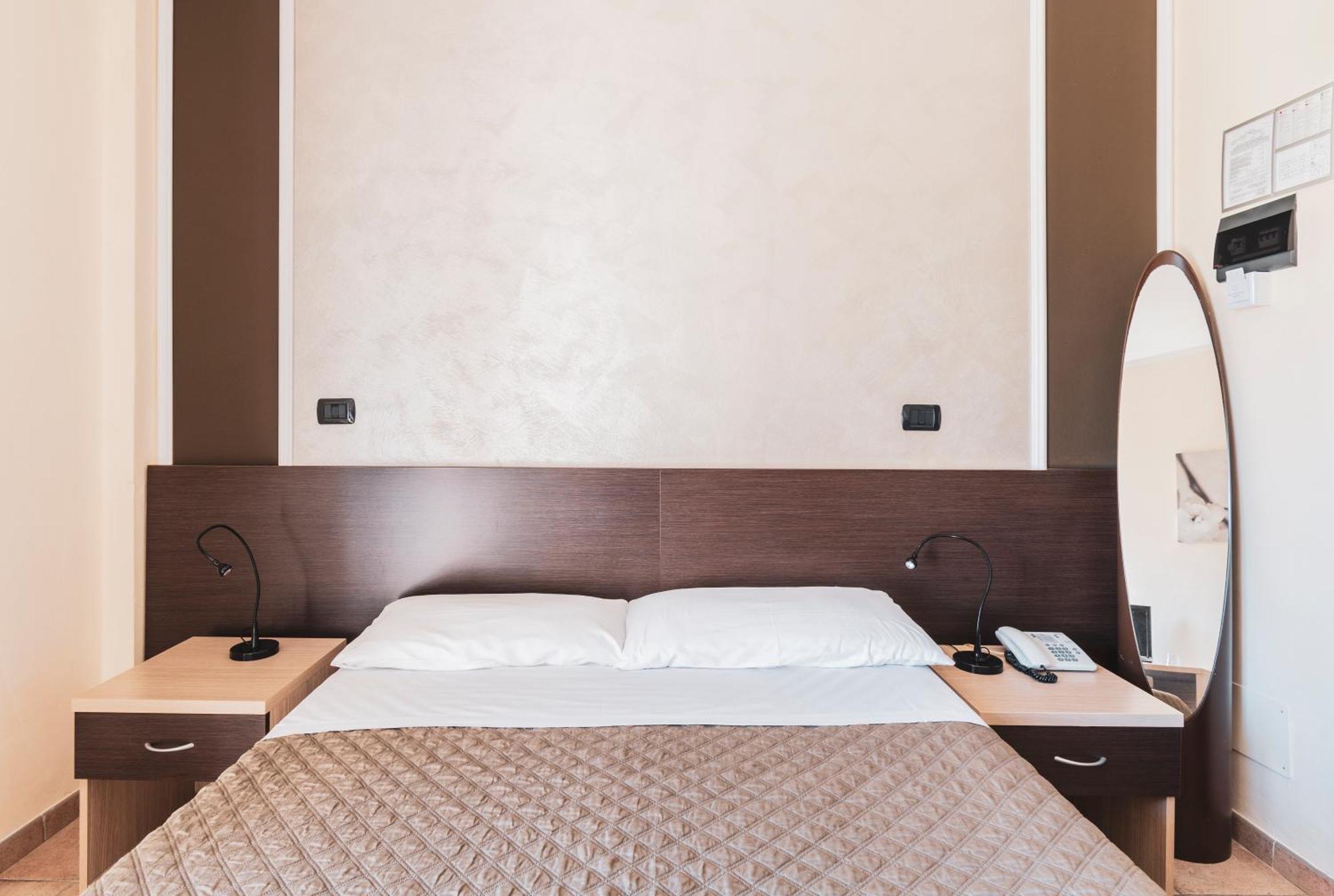 Hotel Gabrini Marina di Massa Ngoại thất bức ảnh