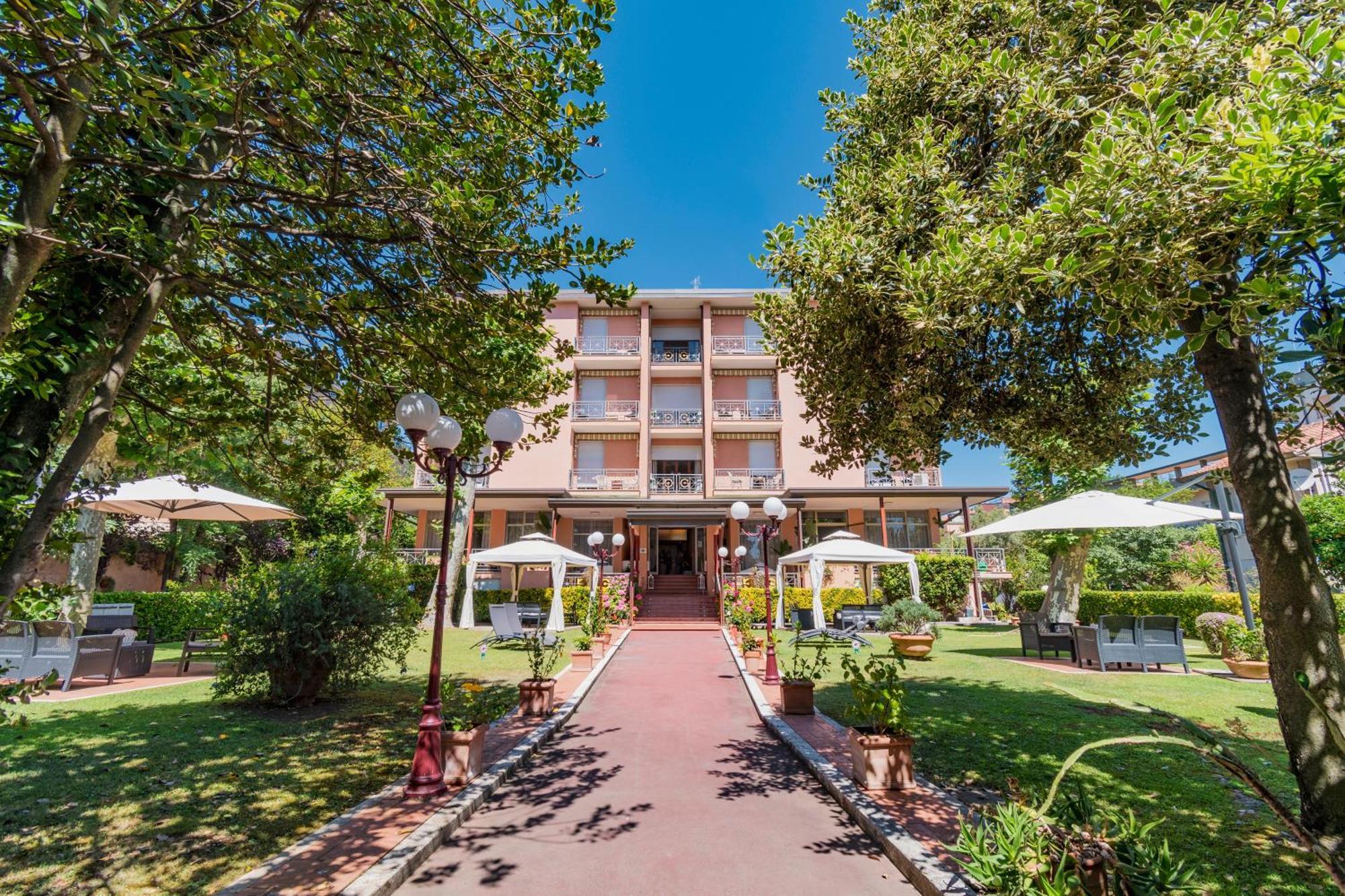 Hotel Gabrini Marina di Massa Ngoại thất bức ảnh
