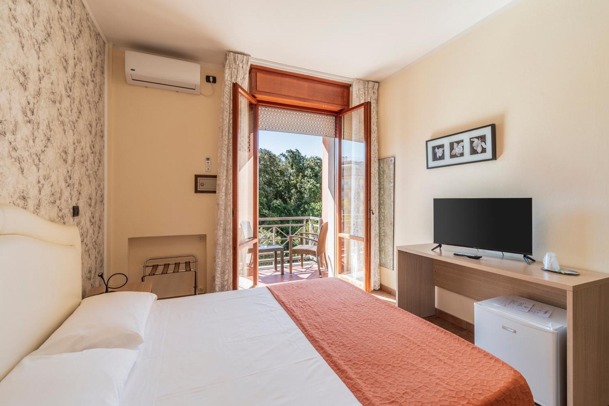 Hotel Gabrini Marina di Massa Ngoại thất bức ảnh