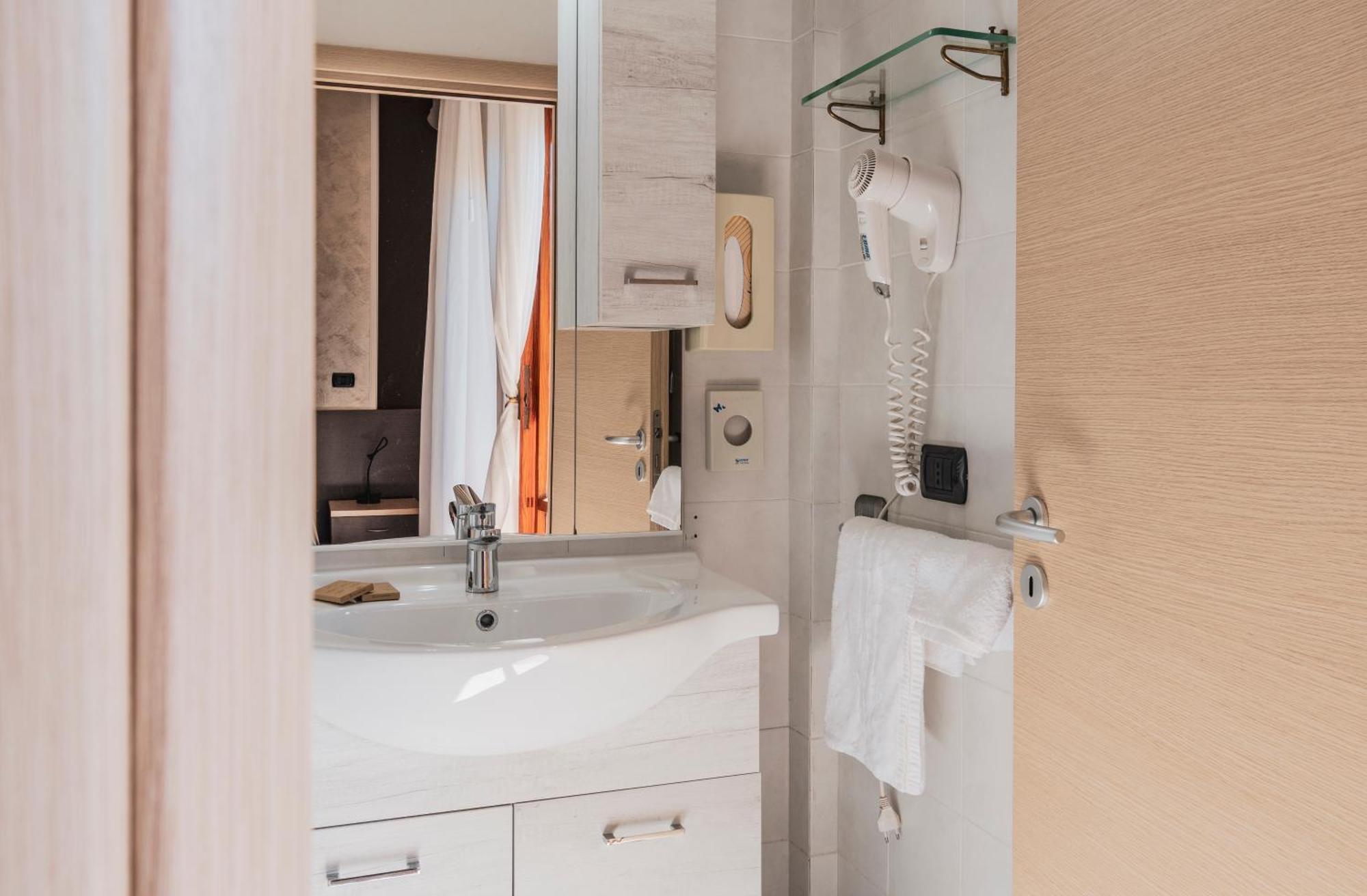 Hotel Gabrini Marina di Massa Ngoại thất bức ảnh