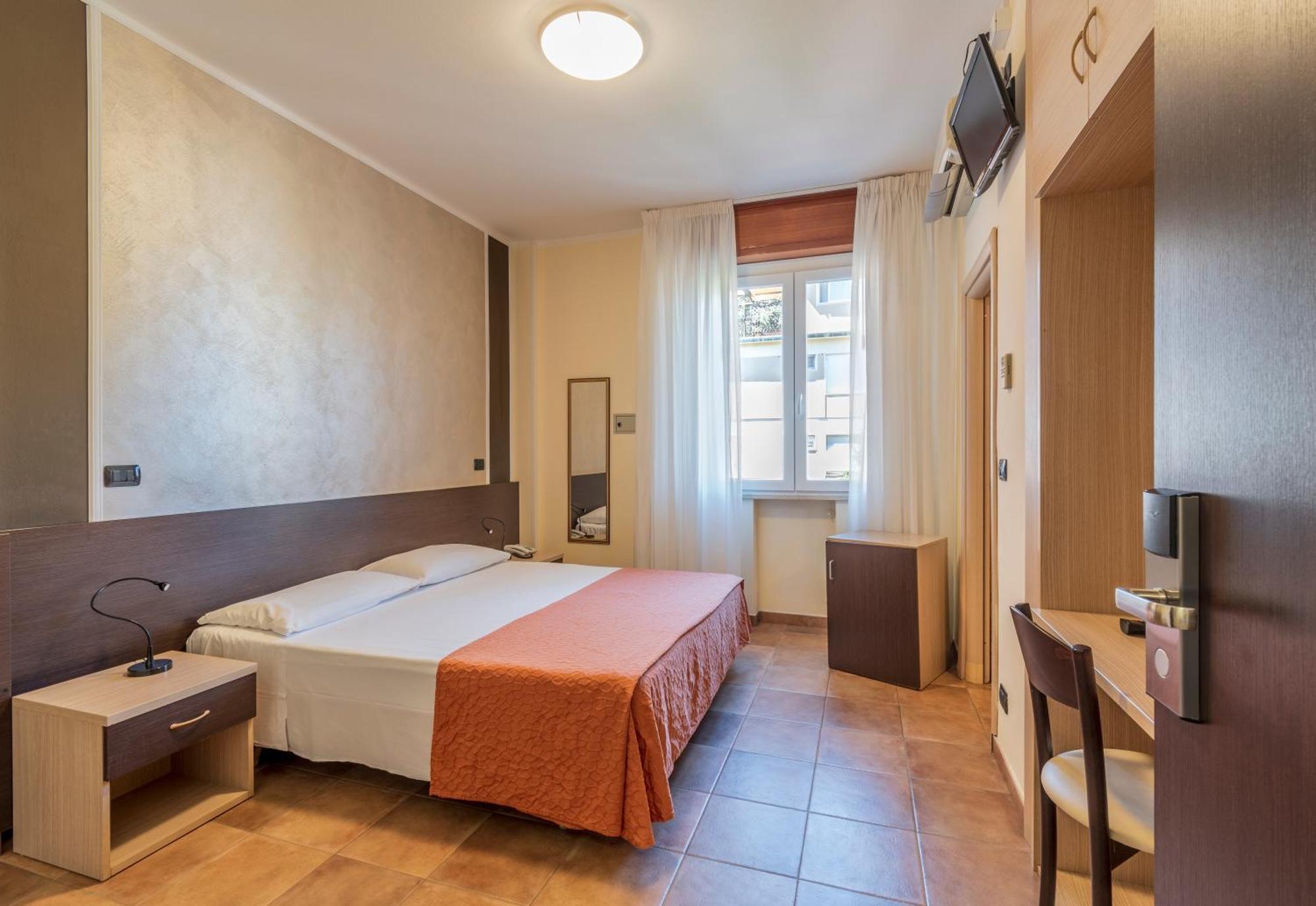 Hotel Gabrini Marina di Massa Ngoại thất bức ảnh