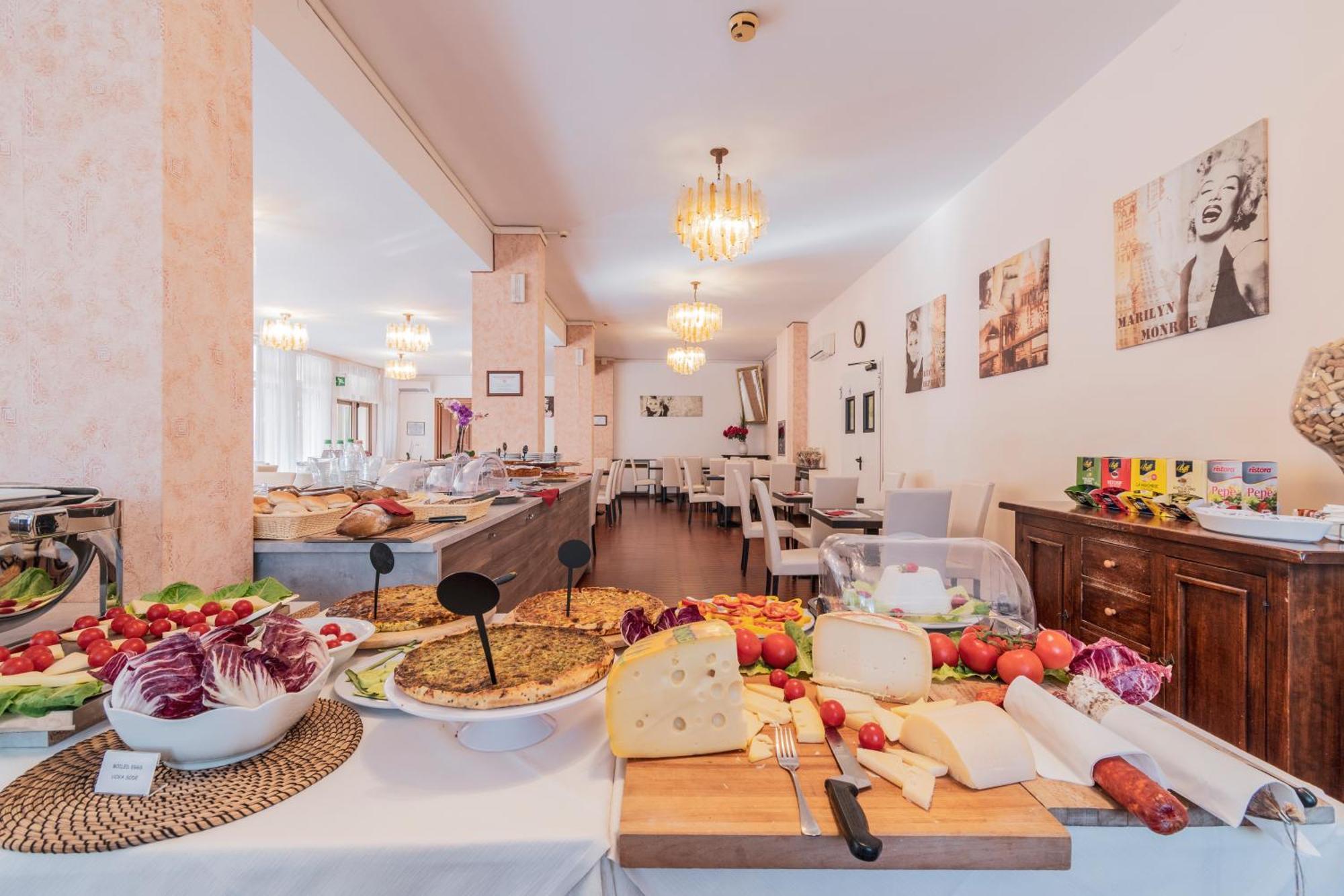 Hotel Gabrini Marina di Massa Ngoại thất bức ảnh