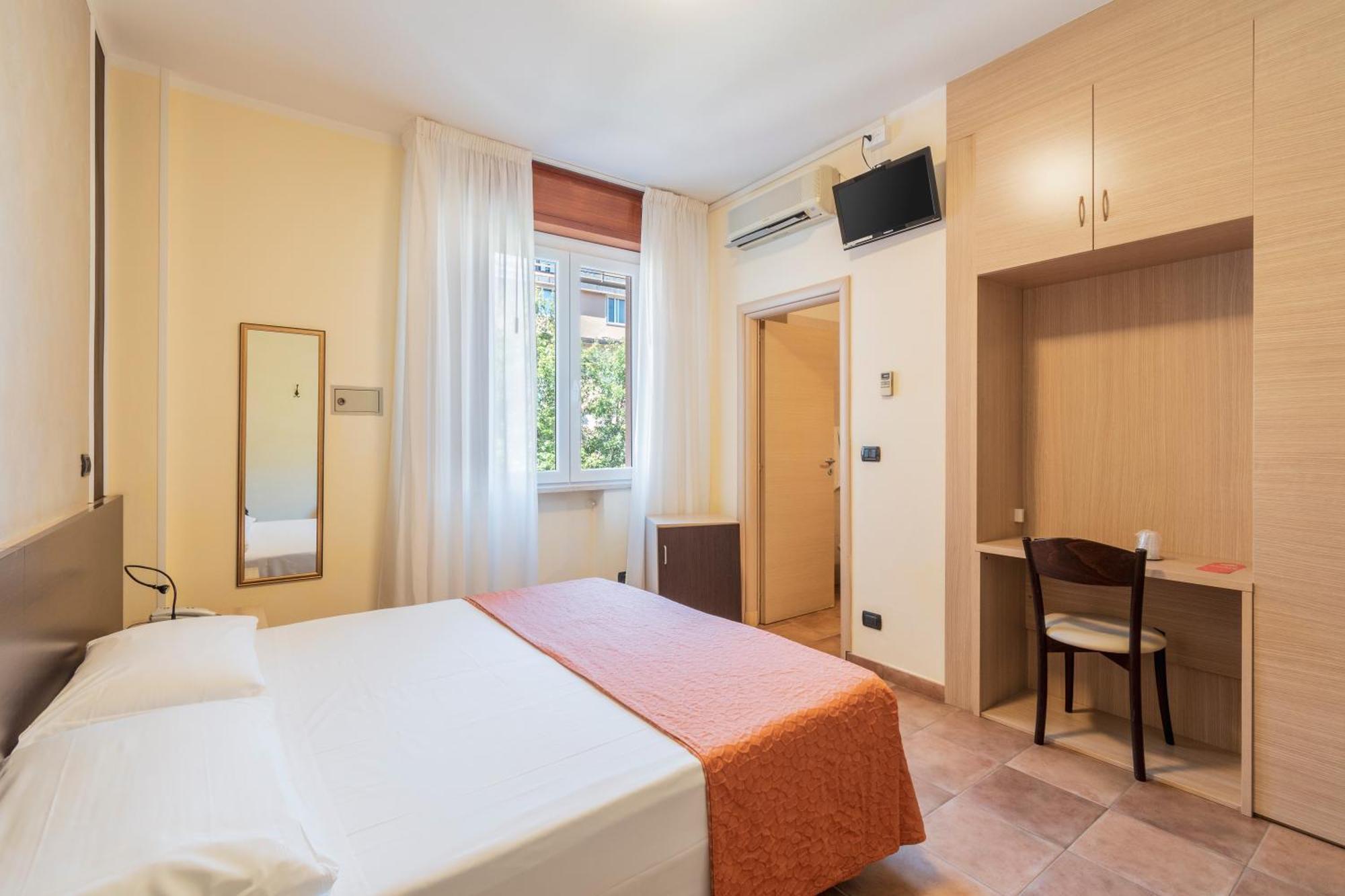 Hotel Gabrini Marina di Massa Ngoại thất bức ảnh