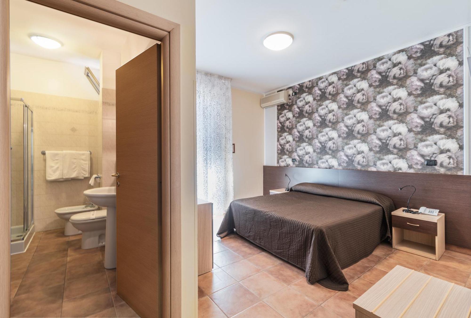 Hotel Gabrini Marina di Massa Ngoại thất bức ảnh