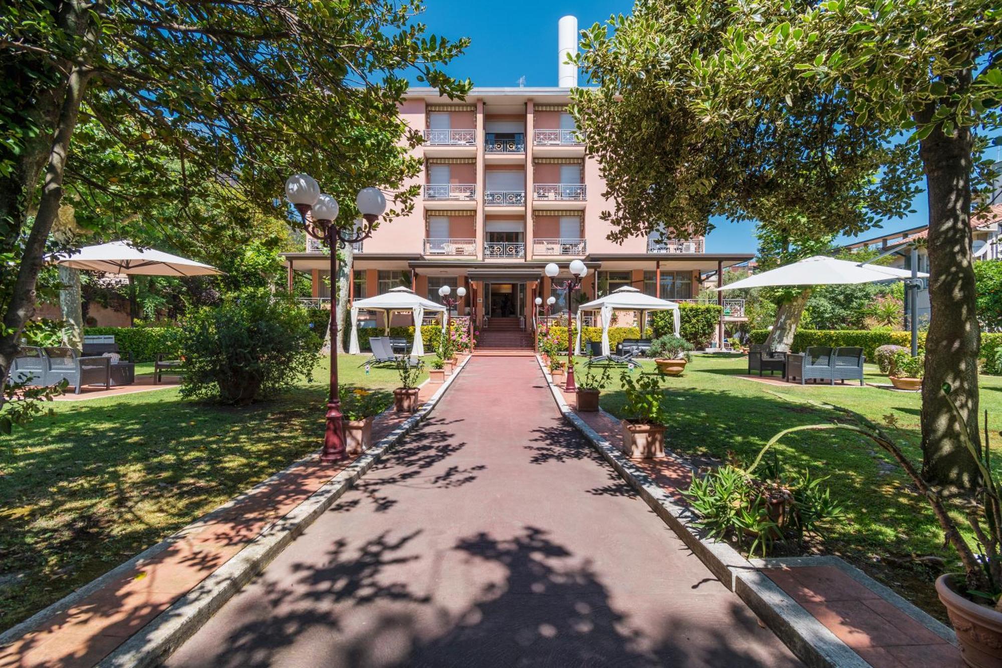 Hotel Gabrini Marina di Massa Ngoại thất bức ảnh