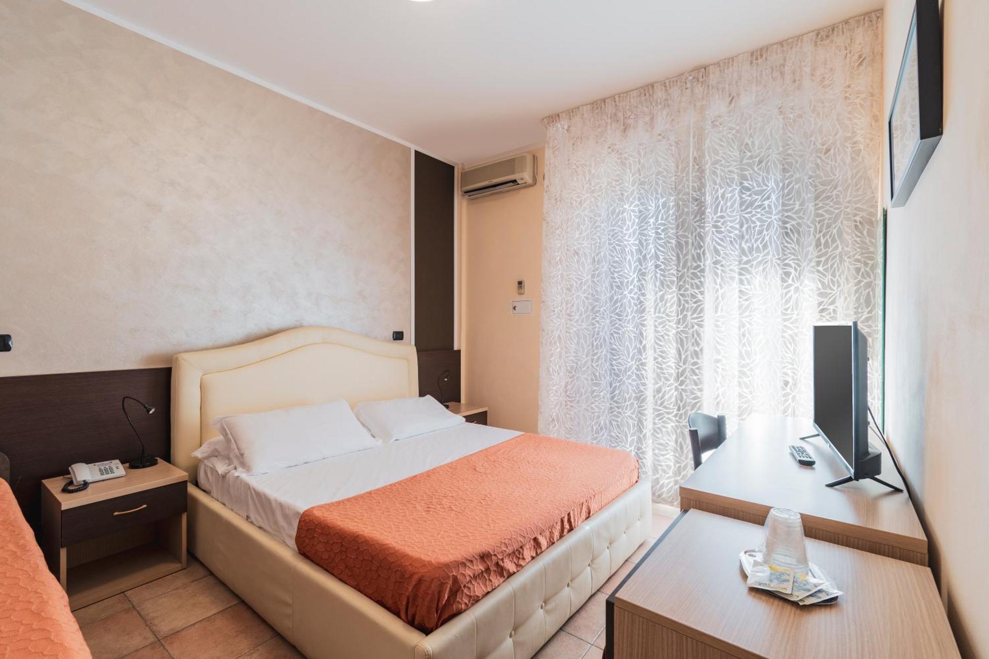Hotel Gabrini Marina di Massa Ngoại thất bức ảnh