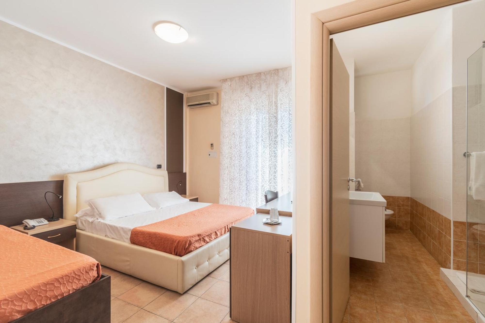Hotel Gabrini Marina di Massa Ngoại thất bức ảnh