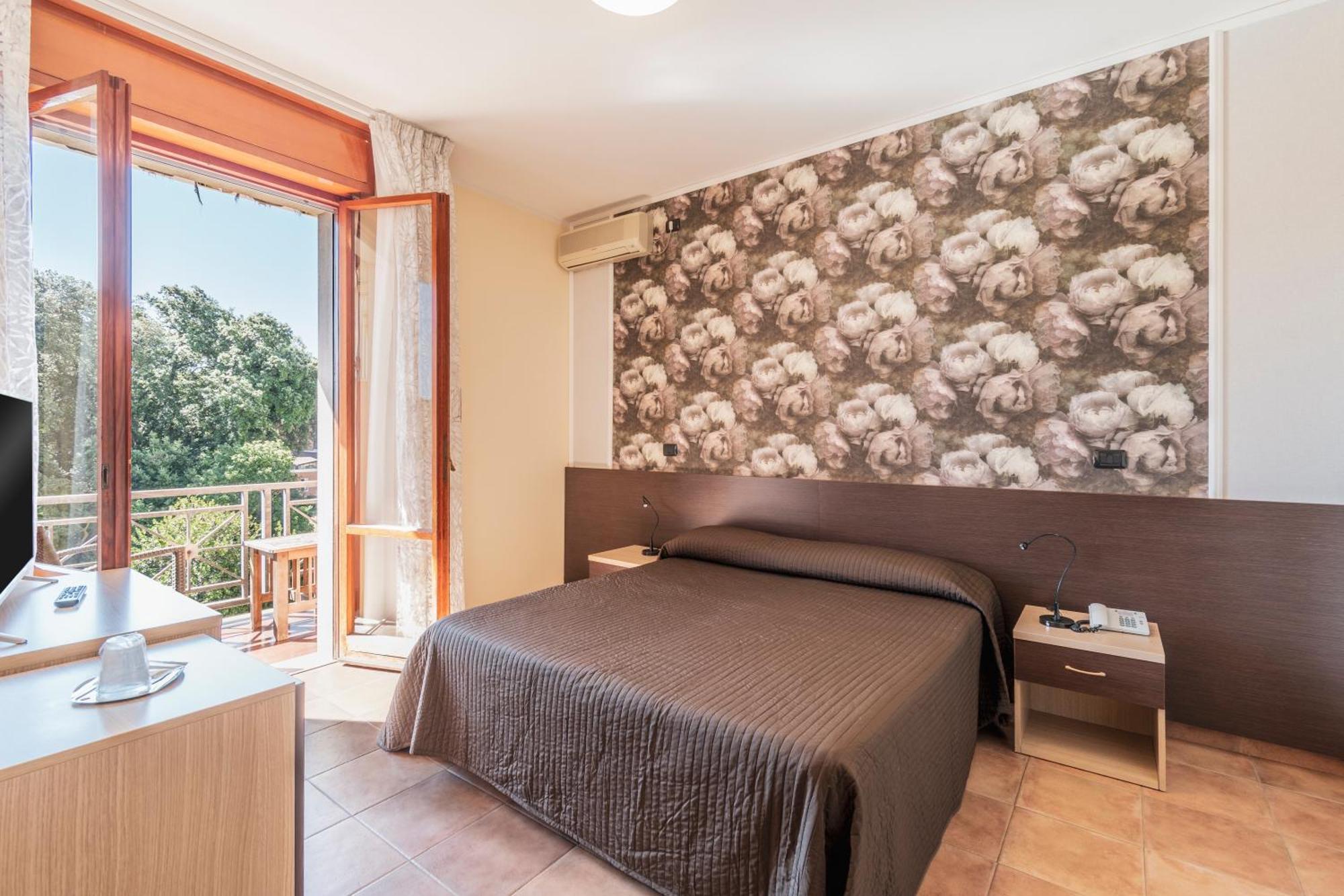Hotel Gabrini Marina di Massa Ngoại thất bức ảnh