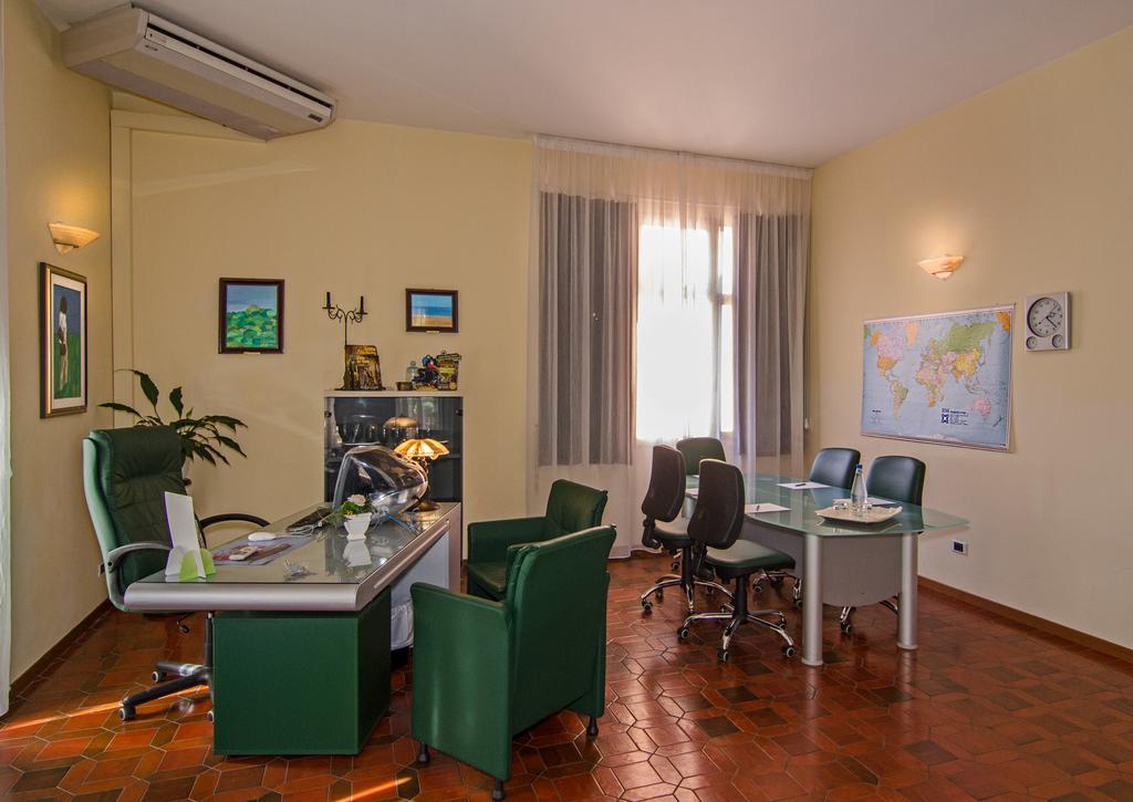 Hotel Gabrini Marina di Massa Ngoại thất bức ảnh