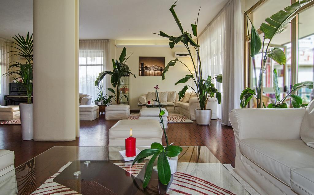 Hotel Gabrini Marina di Massa Ngoại thất bức ảnh