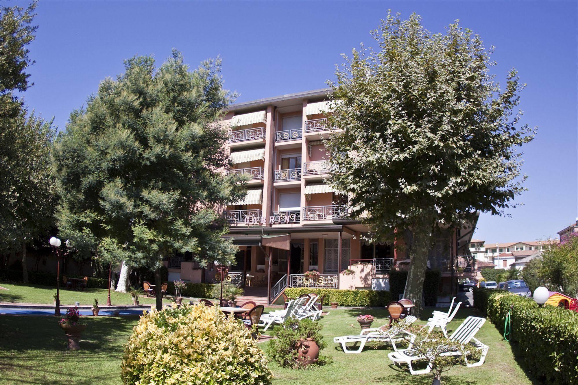 Hotel Gabrini Marina di Massa Ngoại thất bức ảnh