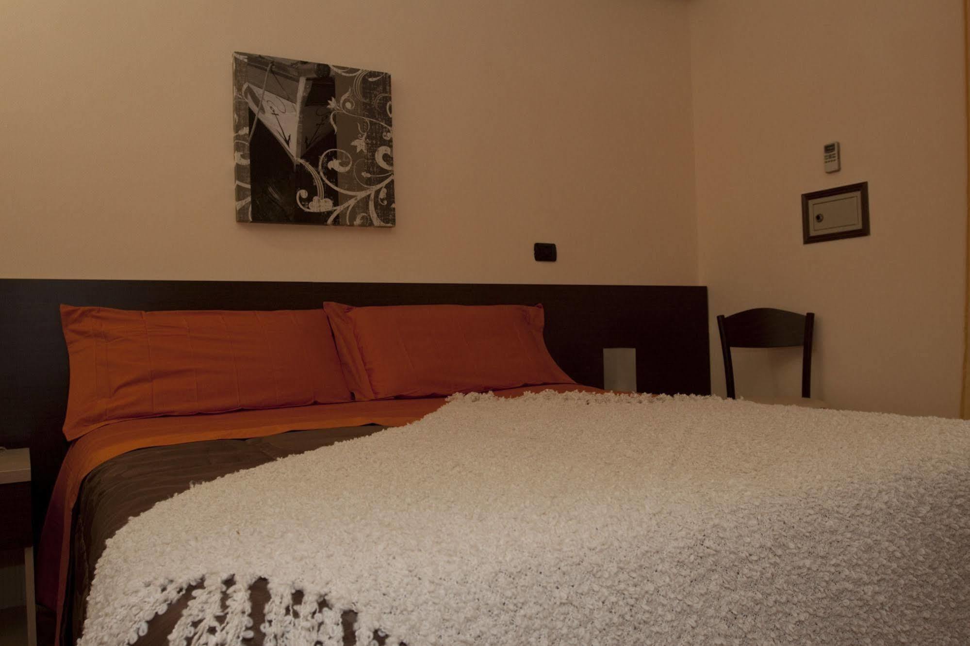 Hotel Gabrini Marina di Massa Ngoại thất bức ảnh
