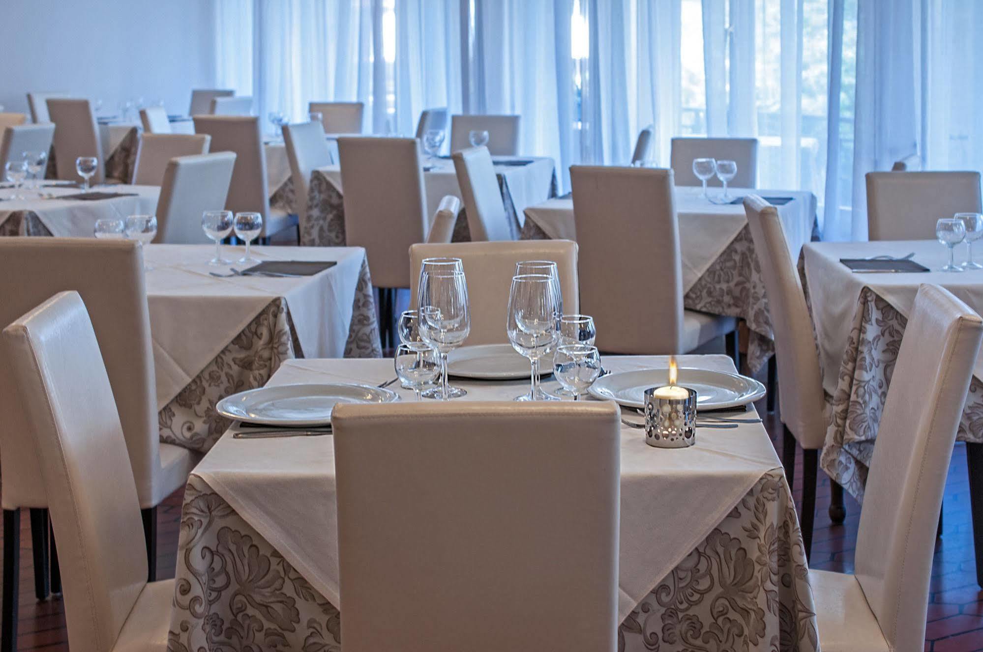 Hotel Gabrini Marina di Massa Ngoại thất bức ảnh